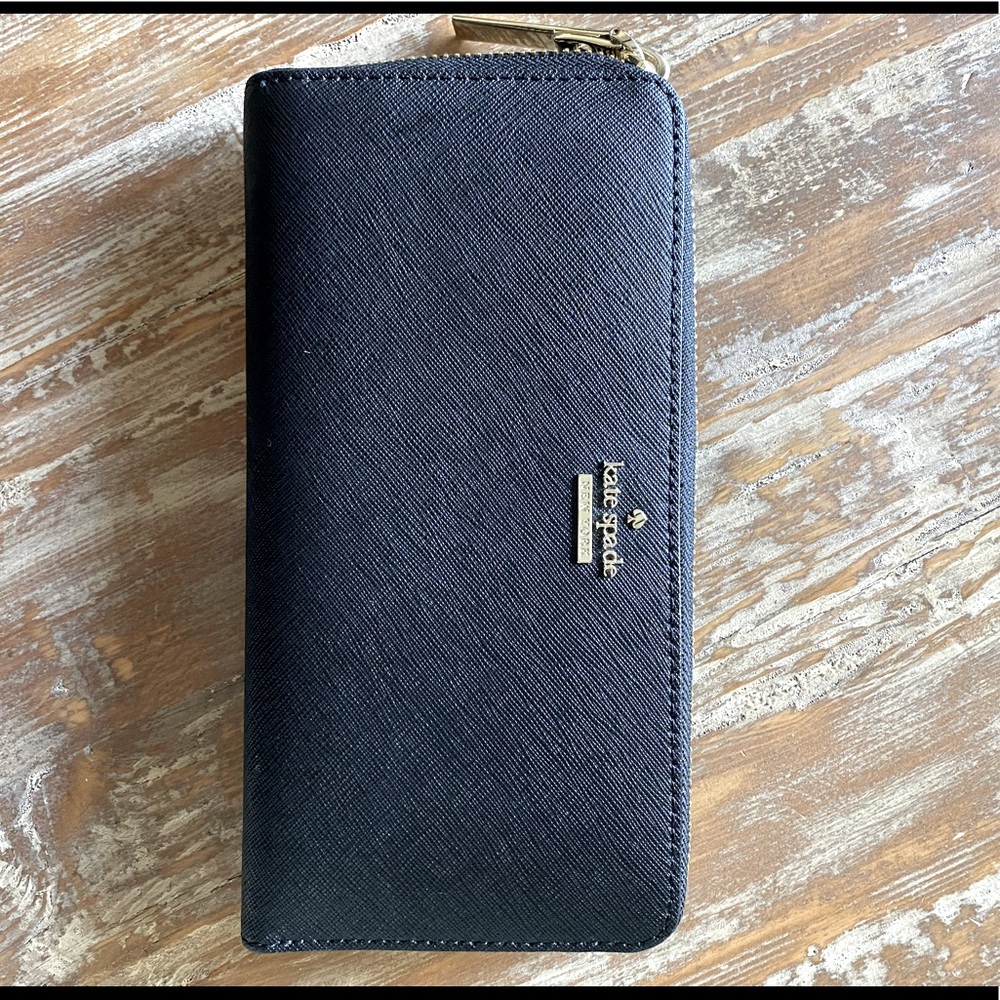 Kate Spade zip-around wallet *like new*